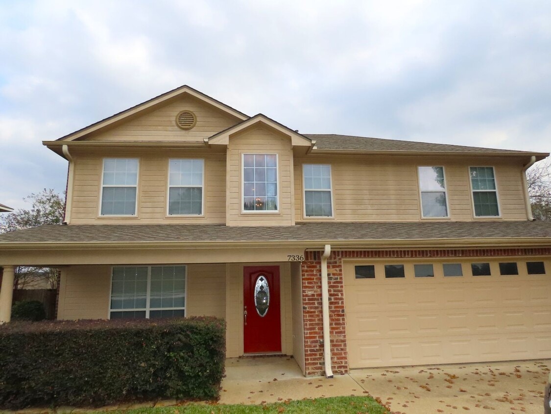 Primary Photo - Stunning 3 Bedroom, 2 Story w/Bonus Room in South Tyler!
