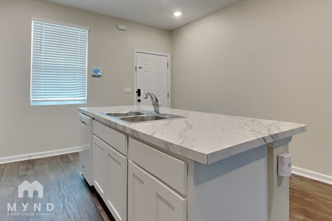 Building Photo - 216 Stonegate Ave