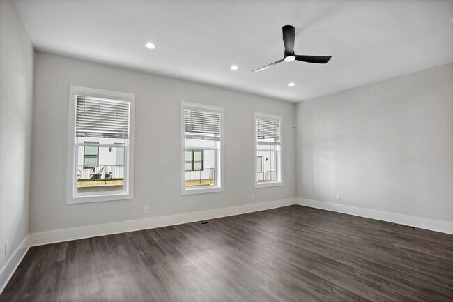 Building Photo - 2450 Sycamore Rd