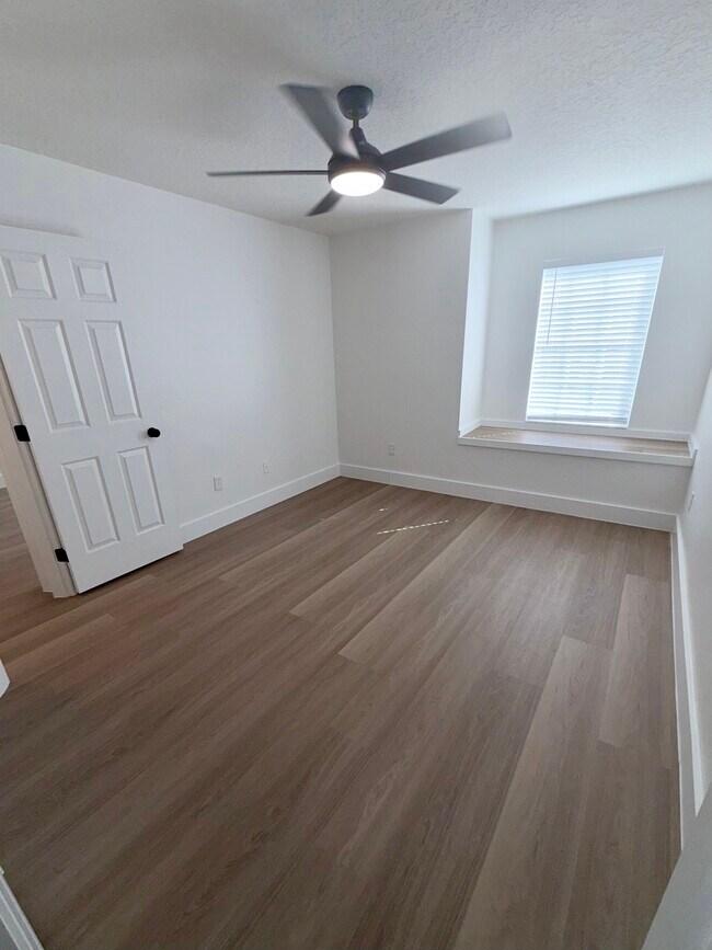 Foto del edificio - 1042 Ballyshannon Pky