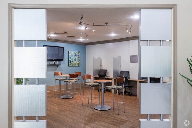 Business Center - Solara At Wellington