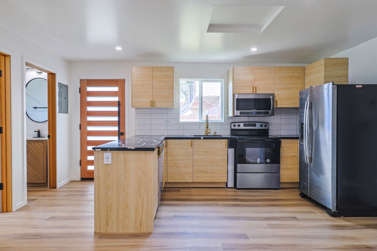 Primary Photo - 4523 E 55th St