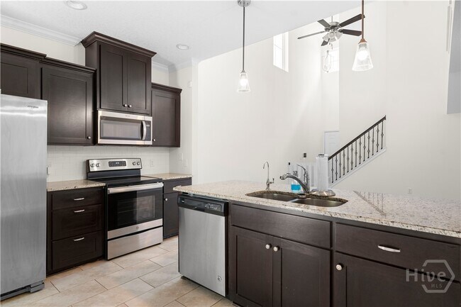 Foto del edificio - 767 Fairview Cir