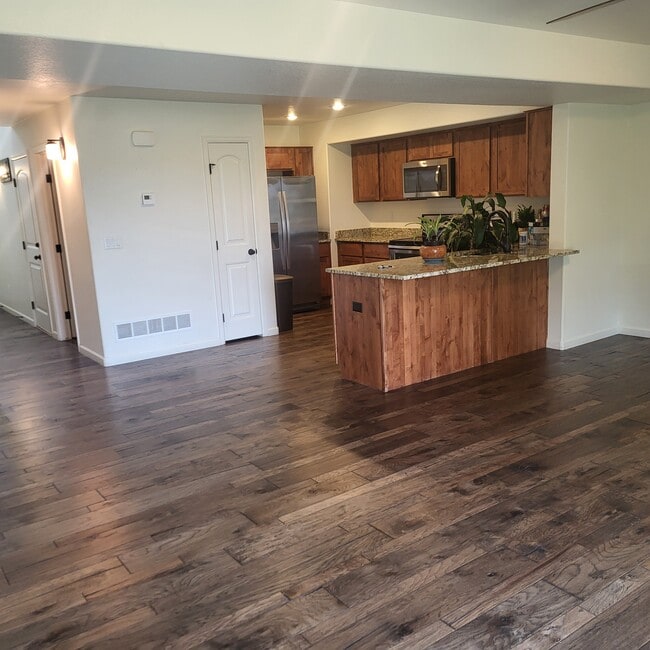 Building Photo - 3147 Alybar Dr