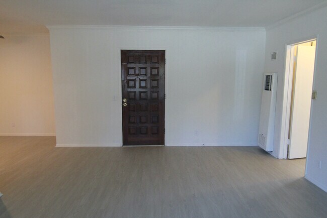 Building Photo - 11832 Magnolia Blvd