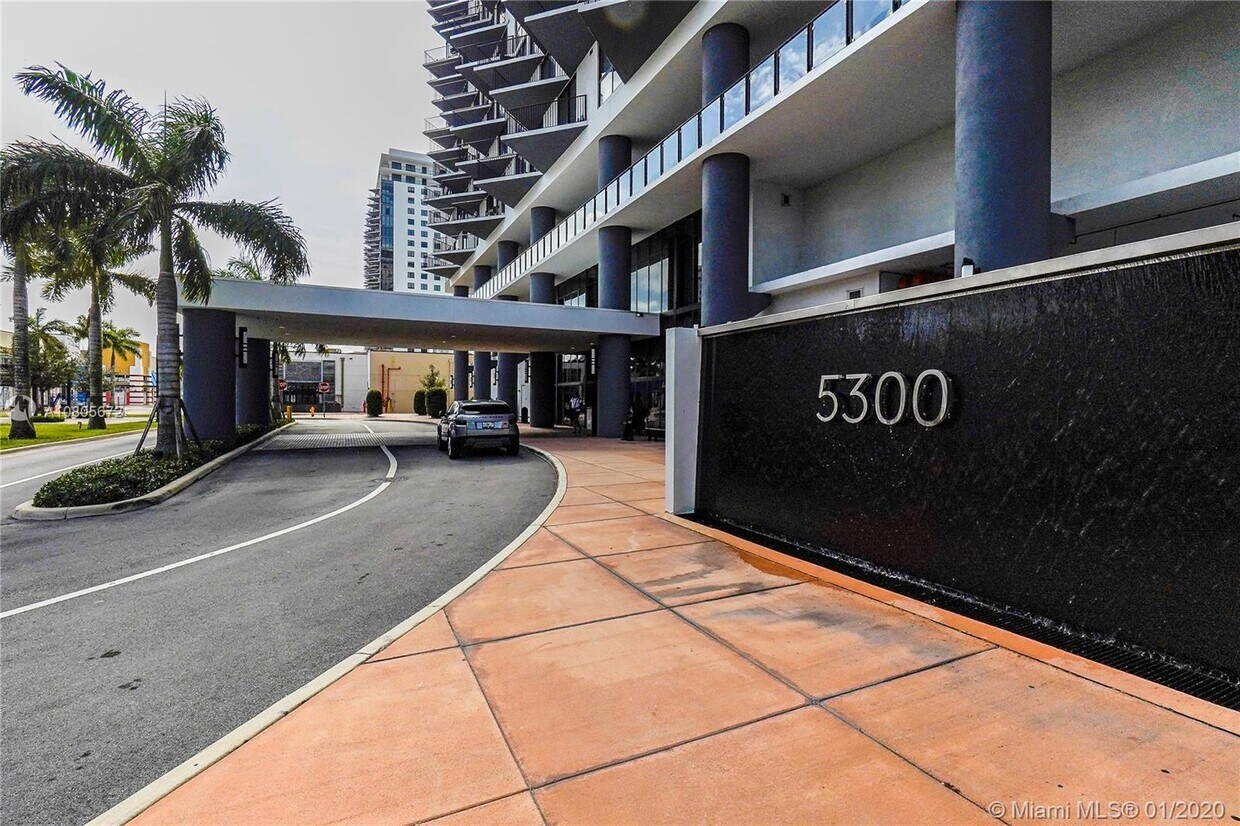 5300 Paseo Blvd Doral, FL 33166 Alquileres en Doral, FL