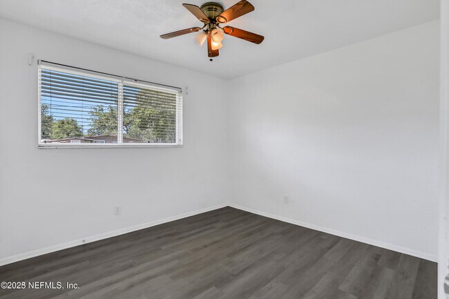 Building Photo - 2023 Betsy Dr