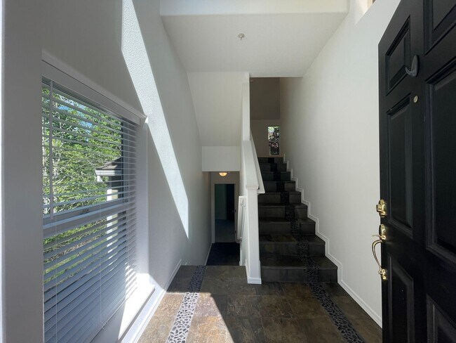 Foto del edificio - Amazing Forest Heights Townhouse 3 Bed 3 B...