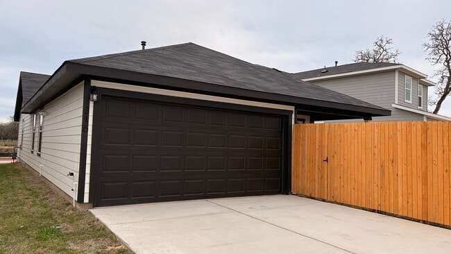 Foto del edificio - 316 Constanza Trl