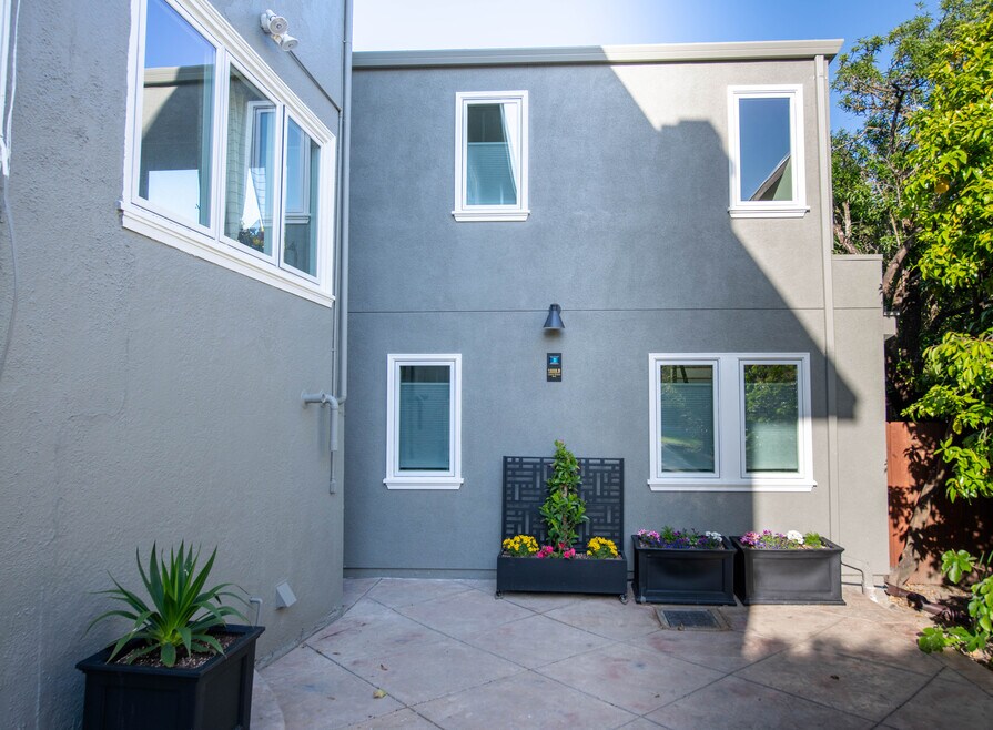 1658 Lower Grand Ave