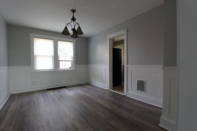 Building Photo - 407 Edgewood Ave