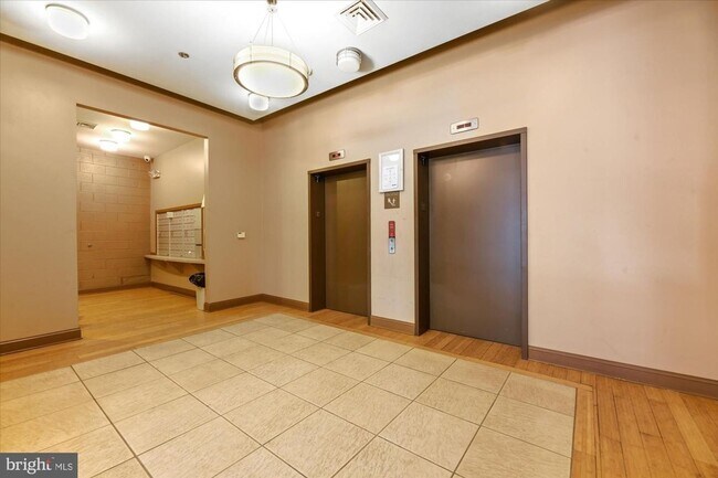 Foto del edificio - 2026/2027 Gorgeous Village Lofts 2bd plus ...