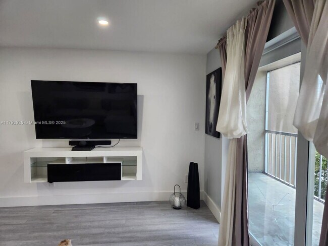 Foto del edificio - 17000 NW 67th Ave