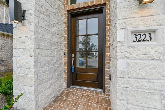 Foto del edificio - 3223 Rockrose Pl