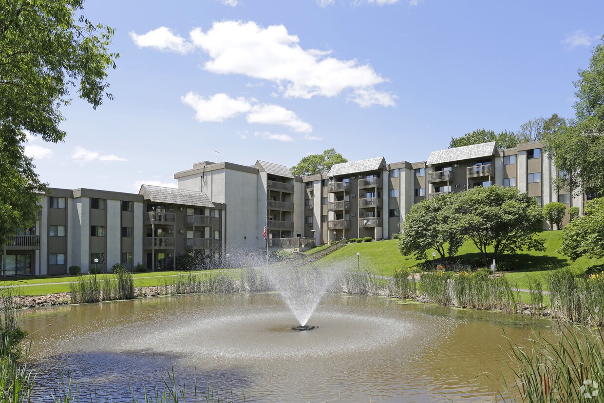 Gleason Lake Apartments in Wayzata, MN