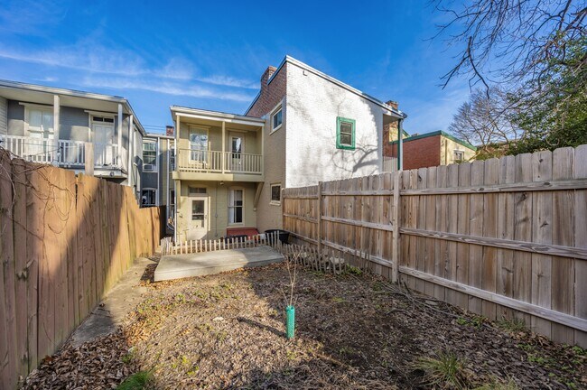 Foto del edificio - 12 E South St