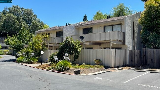 Building Photo - 2650 Jones Rd