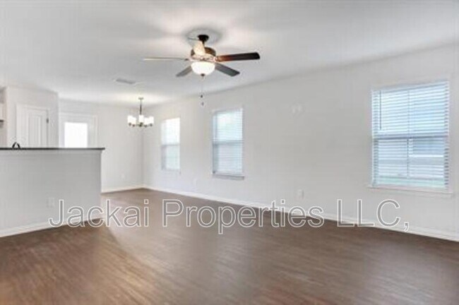 Foto del edificio - 243 W Forest Ave