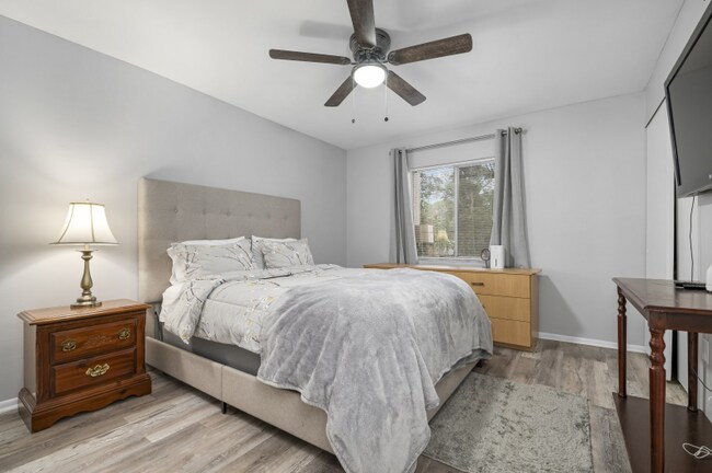 Foto del edificio - 2744A Hidden Lake Blvd