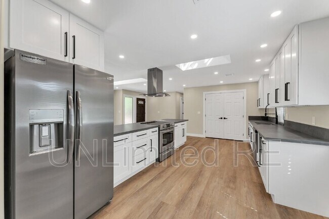 Foto del edificio - 205 Moons View Rd