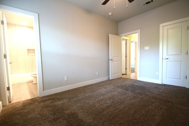 Building Photo - 8037-8039 Arbor