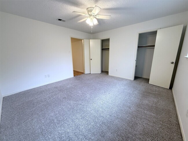 Foto del edificio - 6902 Sandy Knolls Dr