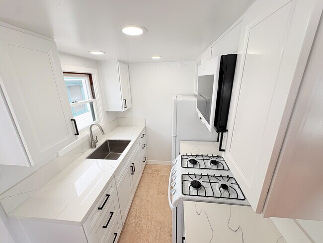 Foto del edificio - 2/Bed 1 Bath Beach Front Cottage