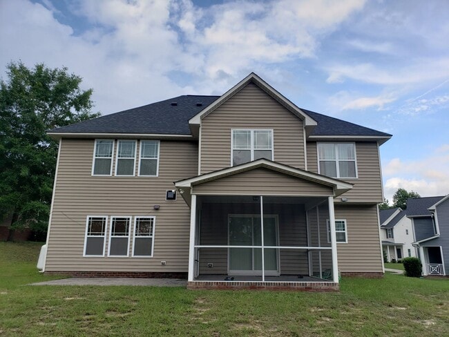 Building Photo - Beautiful Harnett County Home Located on a Small Cul-de-sac with a water view!