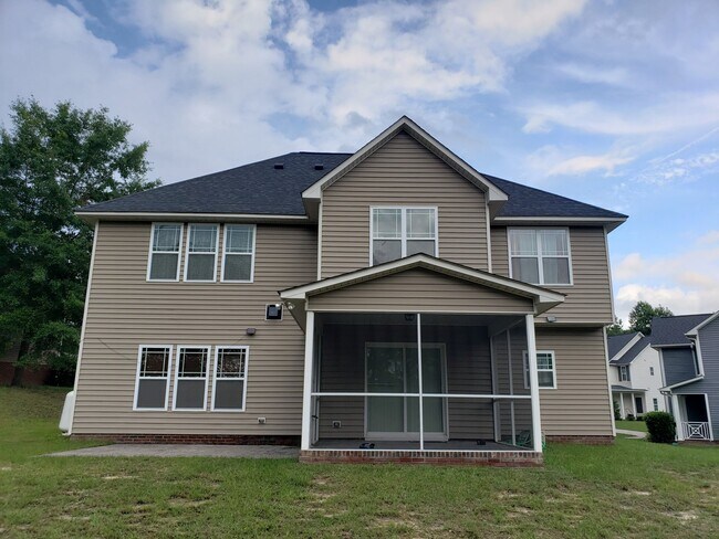 Foto del edificio - Beautiful Harnett County Home Located on a Small Cul-de-sac with a water view!