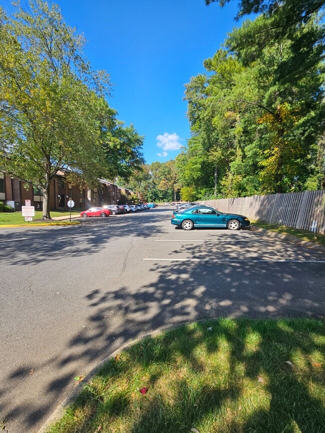 Building Photo - 9704 Kingsbridge Dr