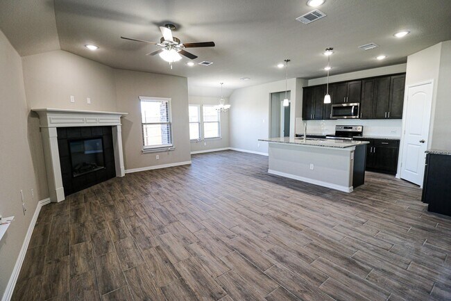 Foto del edificio - 504 Lakeway Ln