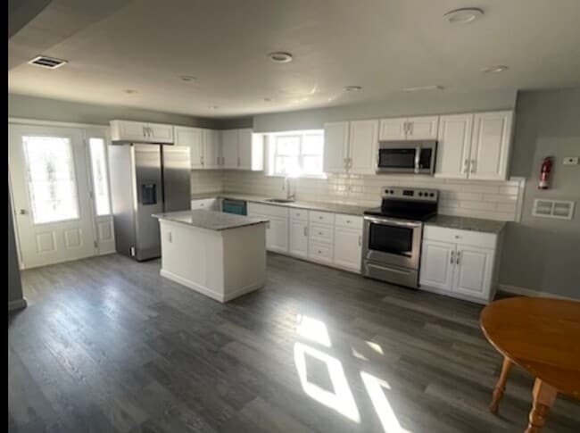 Building Photo - Renovated 4 Bedroom 2.5 bath house in Pott...