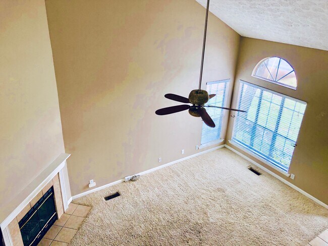 Sala de estar - 141 S Birchwood Dr