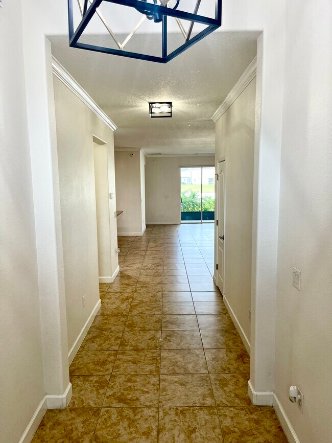 Building Photo - 1802 Thetford Cir