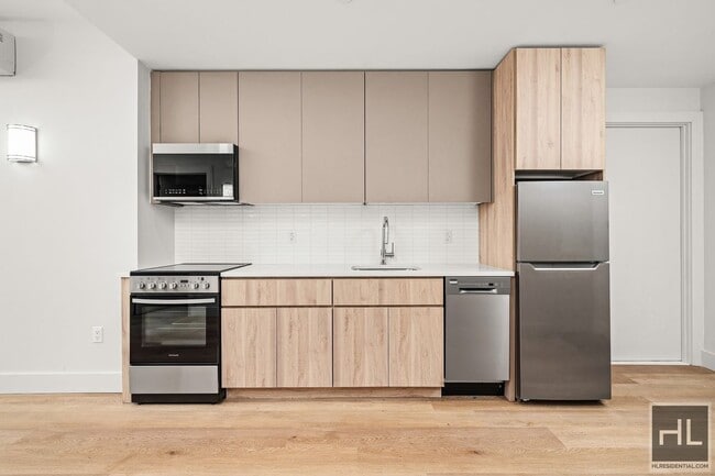 Building Photo - BRUCKNER BOULEVARD