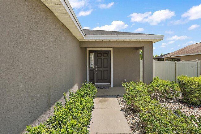 Building Photo - 581 Greenshank Dr