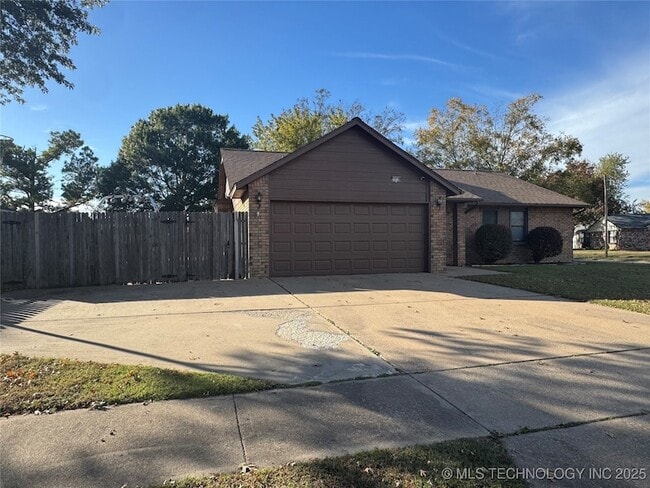 Foto del edificio - 14518 S Maple Ave