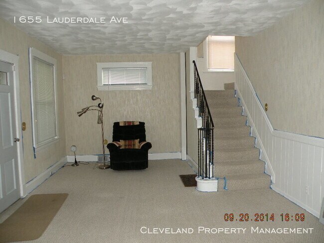 Foto del edificio - Lovely Lakewood Colonial.