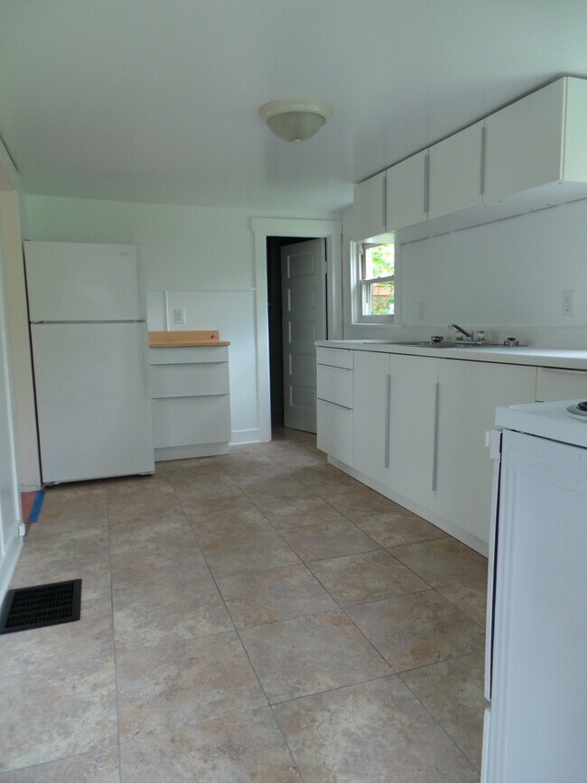 Building Photo - Lovely 1 bedroom home for rent $675/month