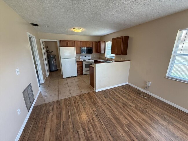 Foto del edificio - 11089 Pendleton Ave