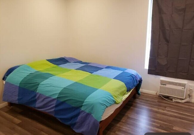 Dormitorio 1 - 5800 Kanan Rd