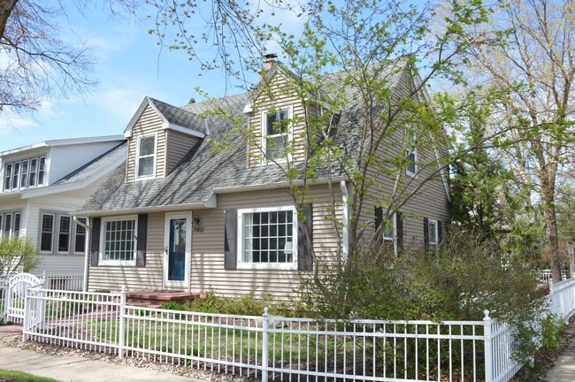 Building Photo - 7002 Hubbard Ave