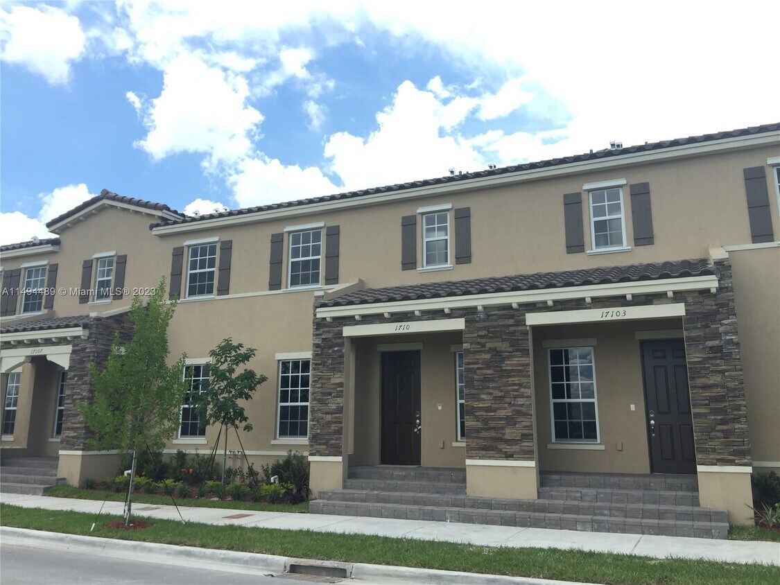 Primary Photo - 17105 SW 96th St