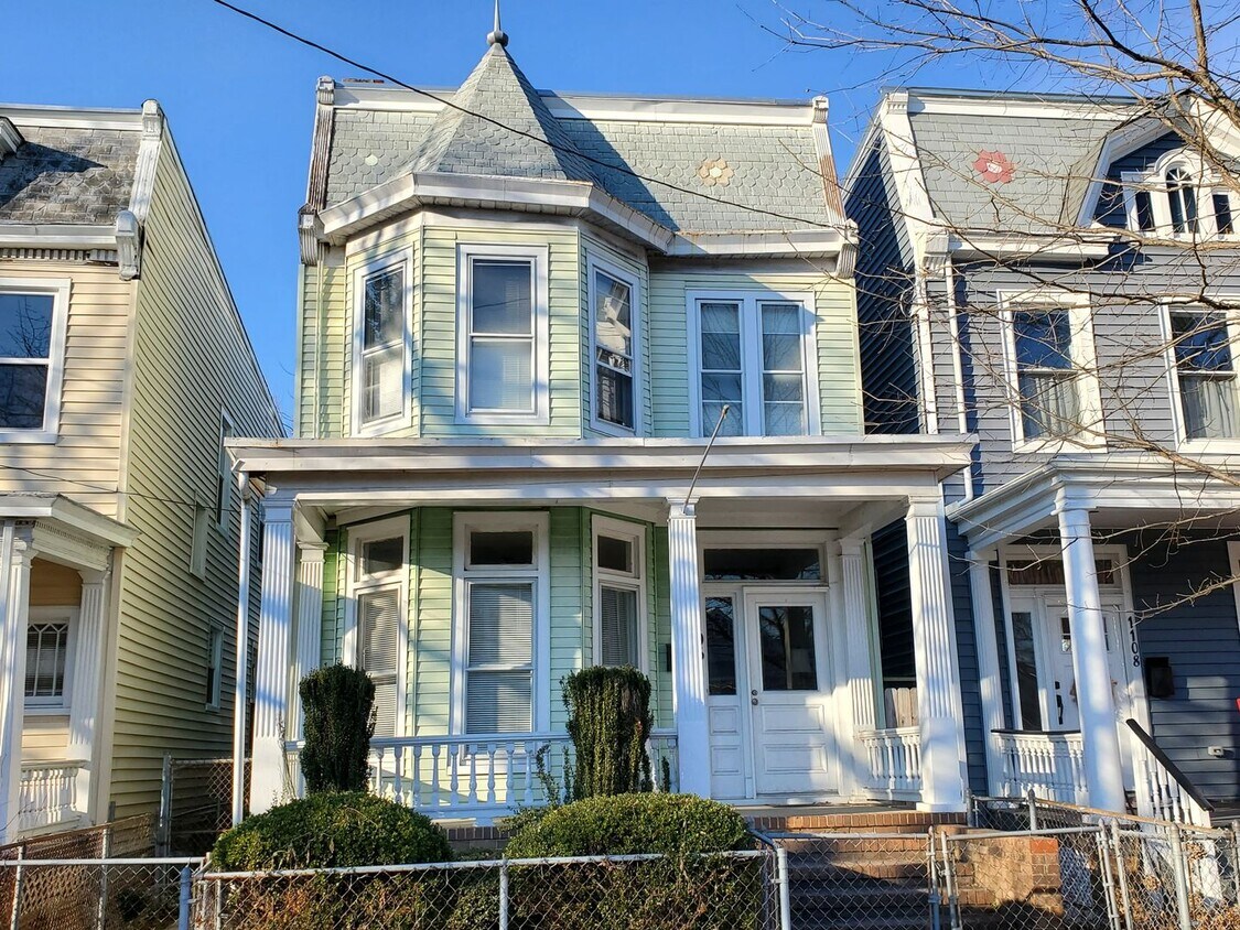 Primary Photo - 1106 Oakwood Ave