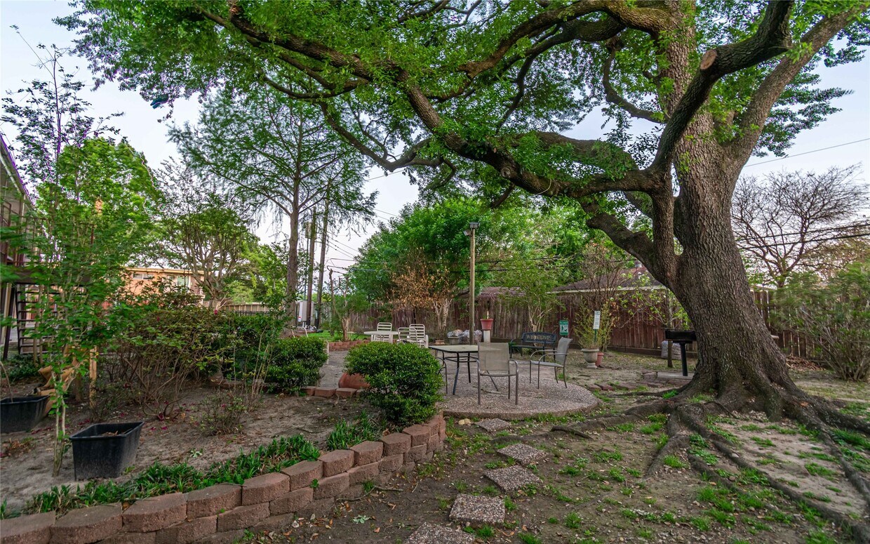 Building Photo - 8110 Albacore Dr