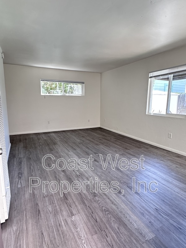 Building Photo - 824 Tourmaline St