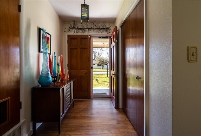 Building Photo - 1117 Cheyenne Trail