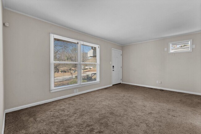 Building Photo - Adorable and affordable!  3 Bedroom Ranch ...