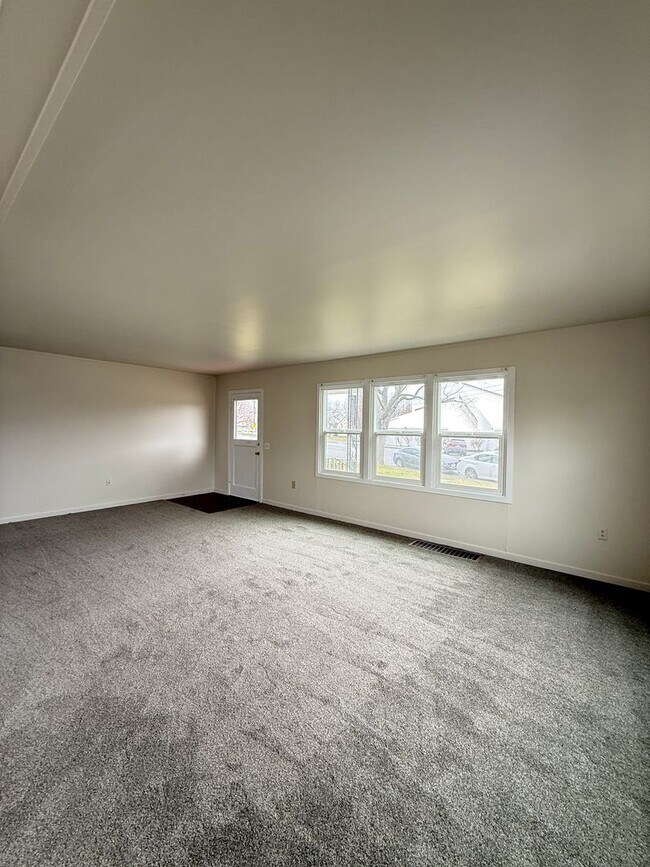 Foto del edificio - 1115-1117 Long Ave