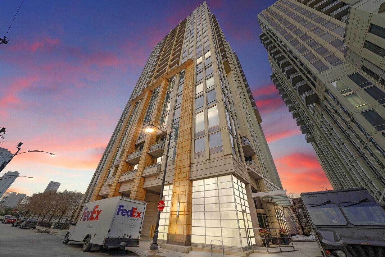 Primary Photo - 700 N Larrabee St